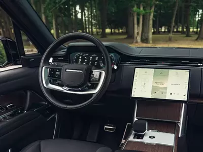 Inside the Luxurious 2026 Range Rover P400 LWB: Comfort, Tech, and Space