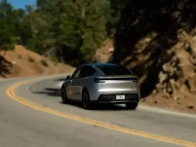 2027 Tesla Model Y L Premium: An Expanded Electric SUV with Enhanced Features