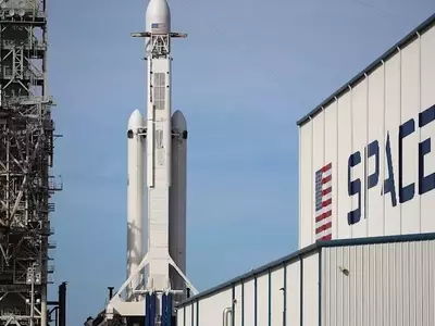 SpaceX Stock Falls Amidst Rising AI Investment and Share Lockup Expiration