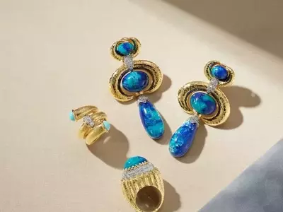 Jewelry Trends: Craftsmanship, Color, and Unique Experiences