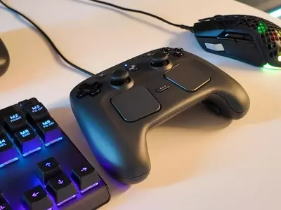 Innovative Steam Machine Faceplate Doubles as Charging Stand