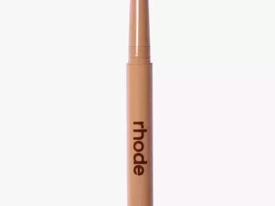 Mastering Lip Enhancement: Contouring vs. Lining for Fuller Lips