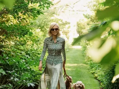 Tory Burch's Canine Companions: A Tale of Two Poodles