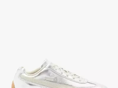 5 Stylish Ways to Pair Sneakers with Jeans for Fall Transition