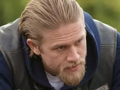 Charlie Hunnam to Lead 'Sons of Anarchy' Meta-Thriller Spinoff 'Legends'
