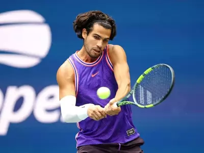 Carlos Alcaraz's Distinctive Style on the Tennis Court