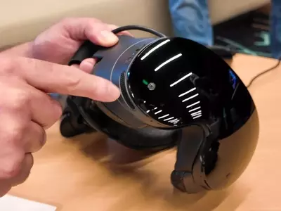 Valve's New VR Headset, Steam Frame, May Include Free Copy of Half-Life: Alyx
