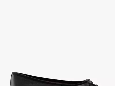 Celebrity-Approved Black Flats: A Style Guide