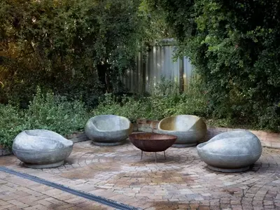 Diseño de Jardines con Fuego: Armonía entre Llamas y Naturaleza en Patios Modernos