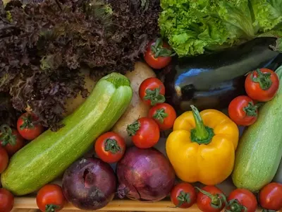Cultivo Perpetuo: Hortalizas y Frutas que Regeneran Tras la Cosecha